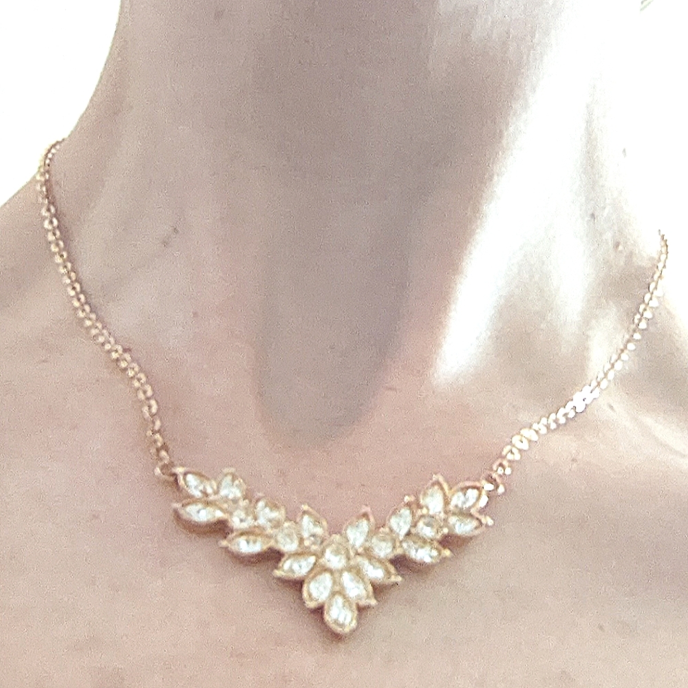 Last chance! Gold Avon Necklace